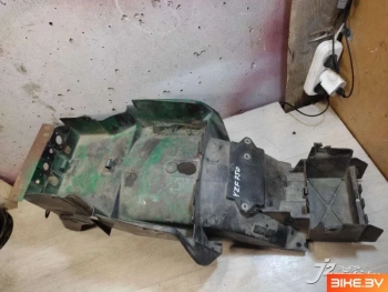 Элемент пластика нижний Yamaha YZF750 (1993-1998)