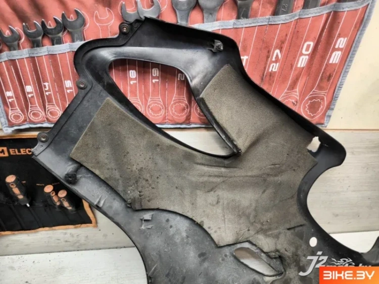 Элемент пластика боковой Honda CBR600F4i (2001-2006)