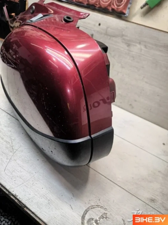 Элемент пластика боковой с кофром Honda NT650V Deauville (1998-2001)