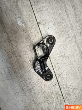 Кронштейн боковой подножки правый Suzuki GSX600F Katana (1998-2006)