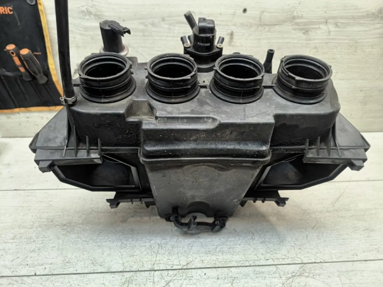 Корпус воздушного фильтра (AIRBOX) BMW K1200S (2004-2008)