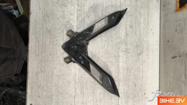 Элемент пластика плуг Yamaha R1 (2007-2008)