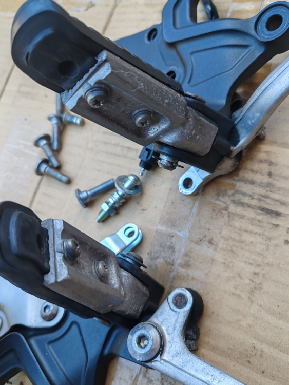 ПОДНОЖКИ KAWASAKI Z900RS 