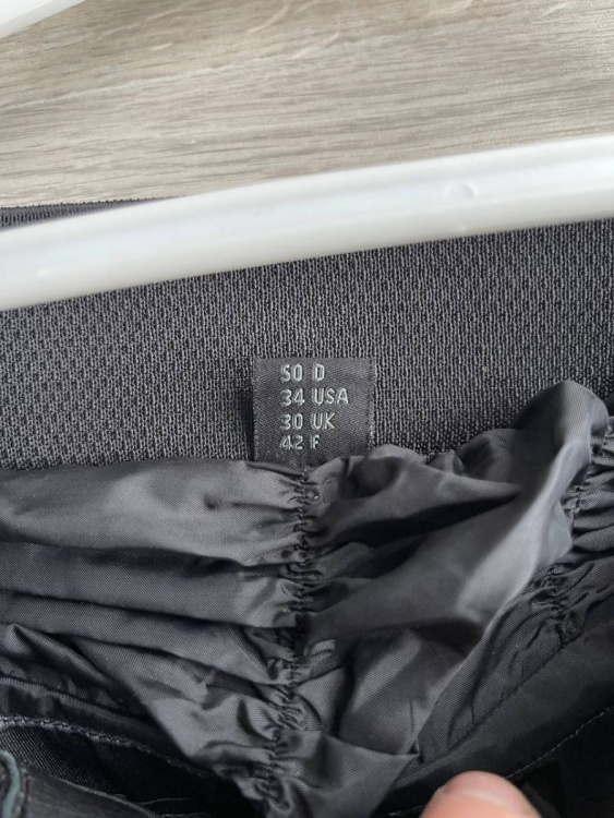 Продаются кожаные мотоштаны в отличном состоянии.