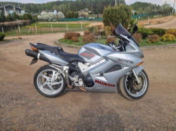 Honda VFR, 2004 г.