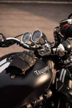 Triumph Rocket III Roadster, 2011 г.