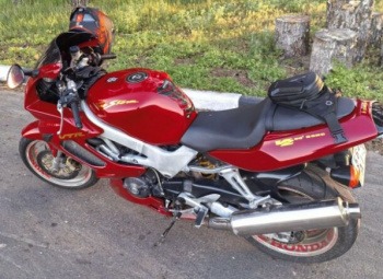 Honda VTR, 2000 г.