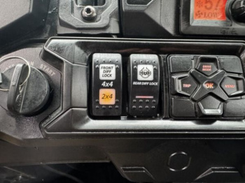 BRP Can-Am DEFENDER LIMITED HD10, 2024 г.