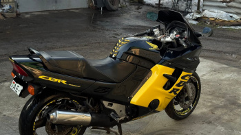 Спорт-турист Honda CBR 1000f3, 2000 г.