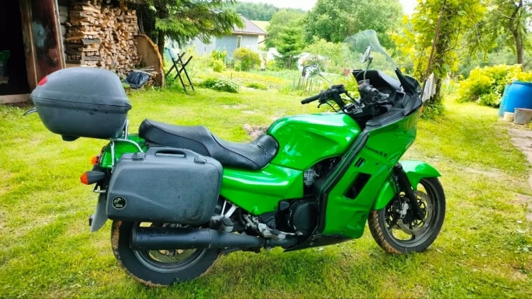 Спорт-турист Kawasaki GTR 1000, 2000 г.
