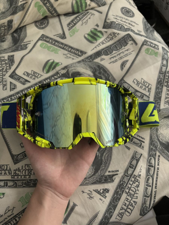 Шлем Airoh Twist 2.0 (L) + Очки Leatt