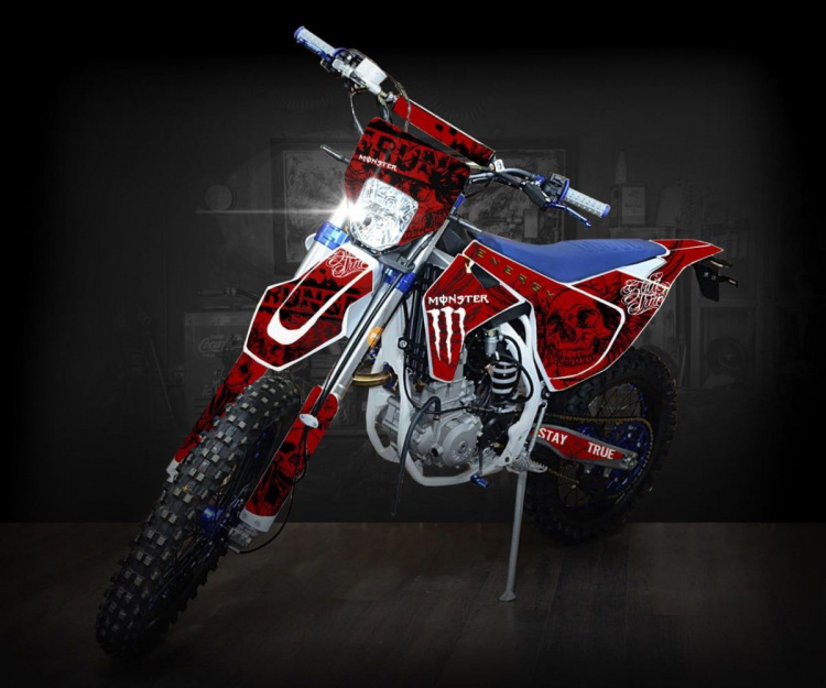 RAZDOLBIKER | Изготовление графики (поклейка графики)