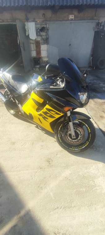 Спорт-турист Honda CBR 1000f3, 2000 г.