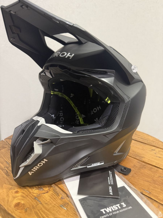 Airoh twist 3.0 L