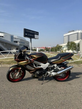 Honda VTR, 2000 г.