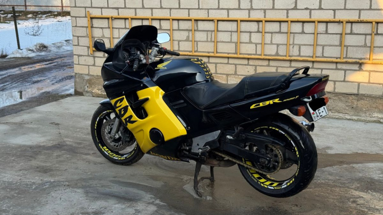 Спорт-турист Honda CBR 1000f3, 2000 г.