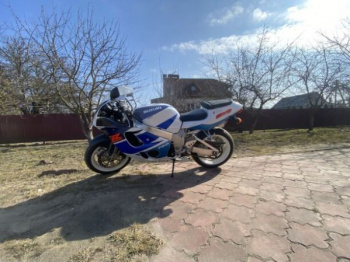 Suzuki GSX-R 750 кубов, 1999 г.