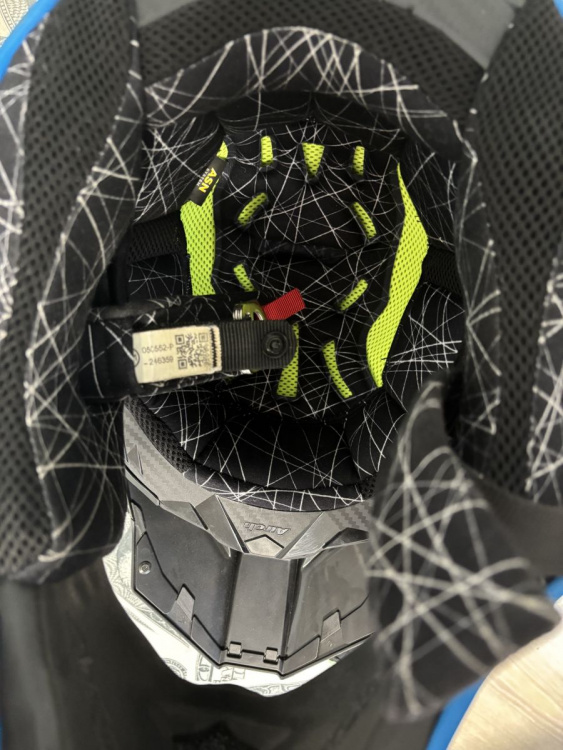 Шлем Airoh Twist 2.0 (L) + Очки Leatt