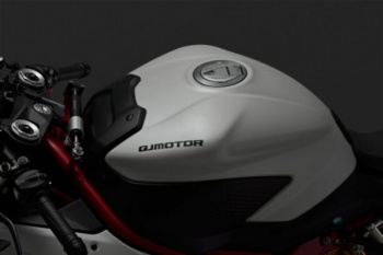 QJ MOTOR SRK 921 RR, 2026 г.